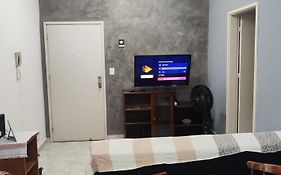 ótimo Apartamento Pitangueiras Guaruja bem localizado, 2qts wi-fi